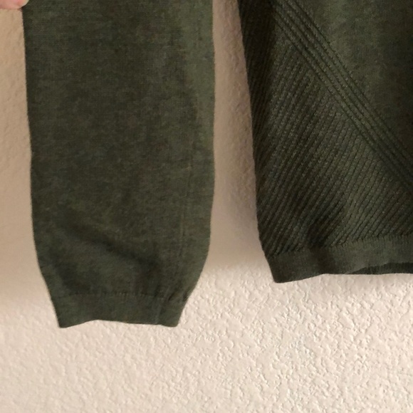 Tommy Hilfiger Women’s Long-Sleeve Sweater Green - Picture 3 of 4